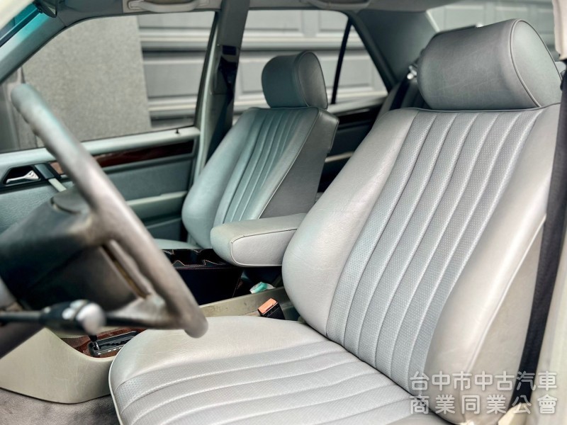 1986．BENZ．300E．綠色
