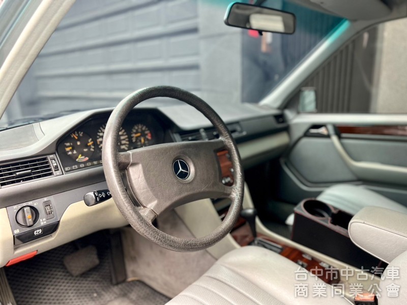 1986．BENZ．300E．綠色