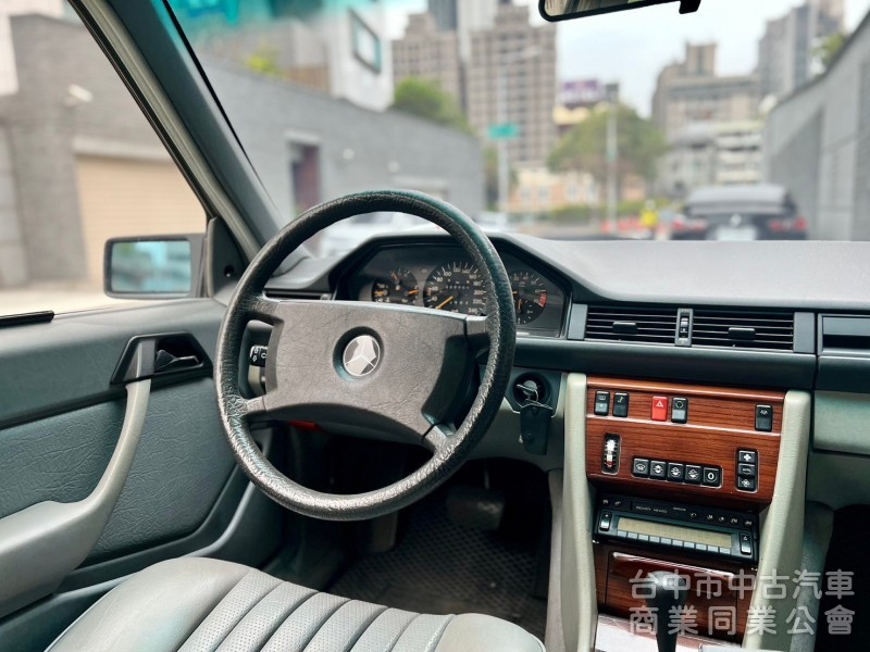 1986．BENZ．300E．綠色