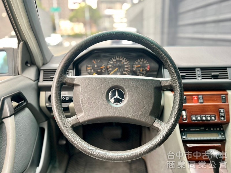 1986．BENZ．300E．綠色