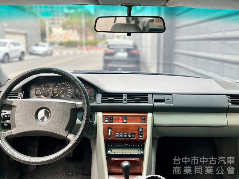 1986．BENZ．300E．綠色