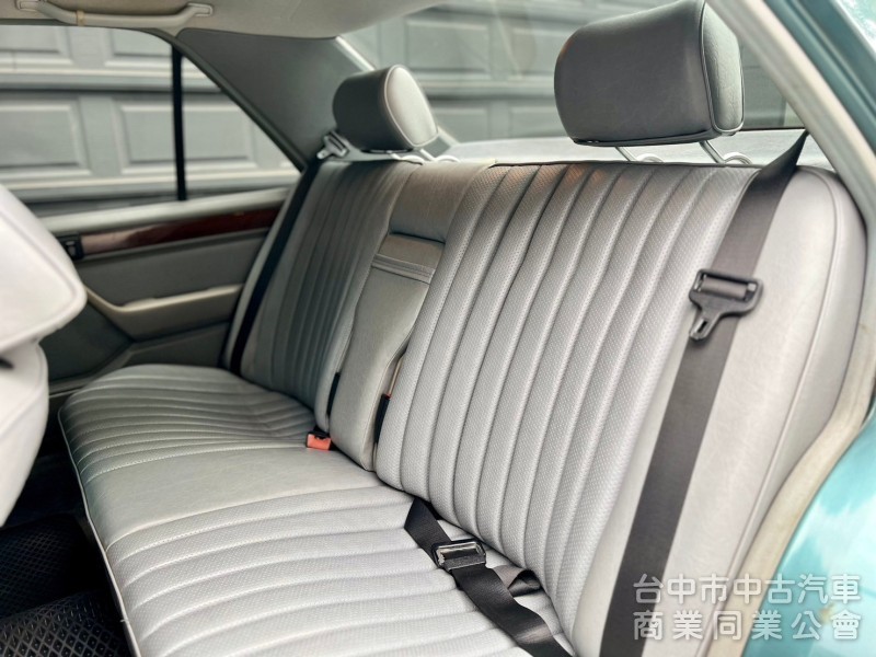 1986．BENZ．300E．綠色