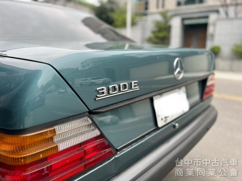 1986．BENZ．300E．綠色