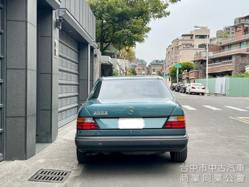 1986．BENZ．300E．綠色