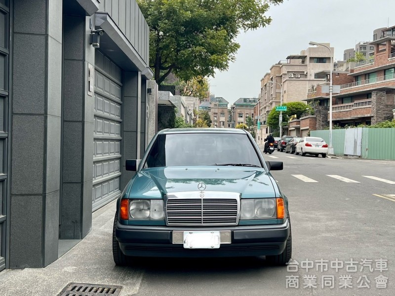 1986．BENZ．300E．綠色