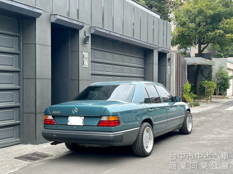1986．BENZ．300E．綠色