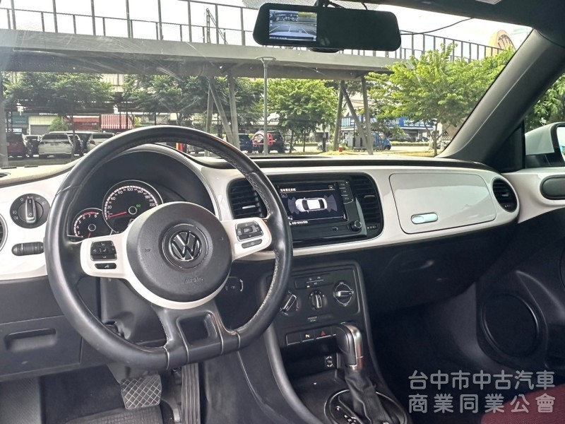 2014．VW．Beetle．白色