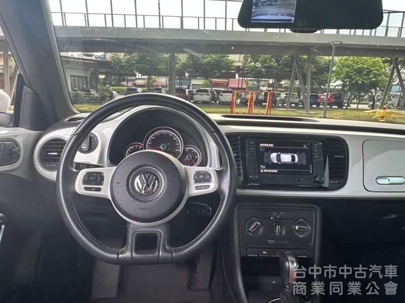 2014．VW．Beetle．白色