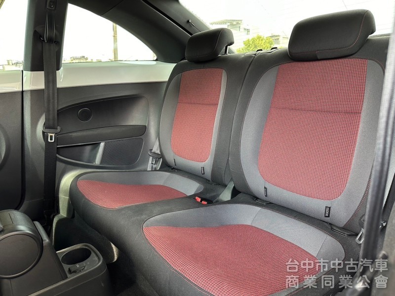 2014．VW．Beetle．白色