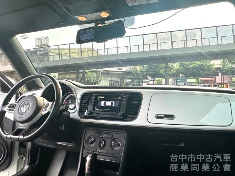 2014．VW．Beetle．白色