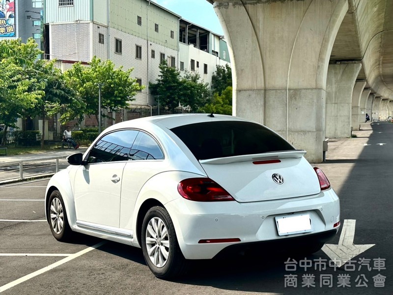 2014．VW．Beetle．白色