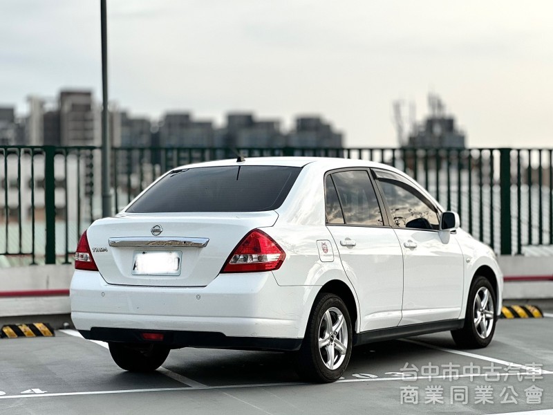 2013・Nissan・Tiida 4D・里程18.4萬