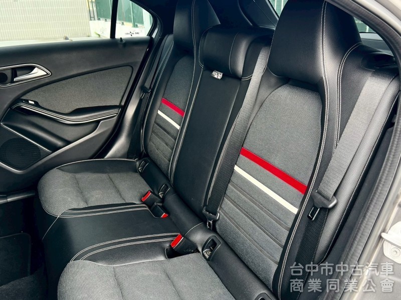 2015 A180 里程18.4萬 