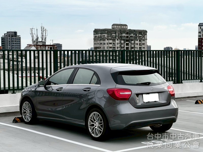 2015 A180 里程18.4萬 