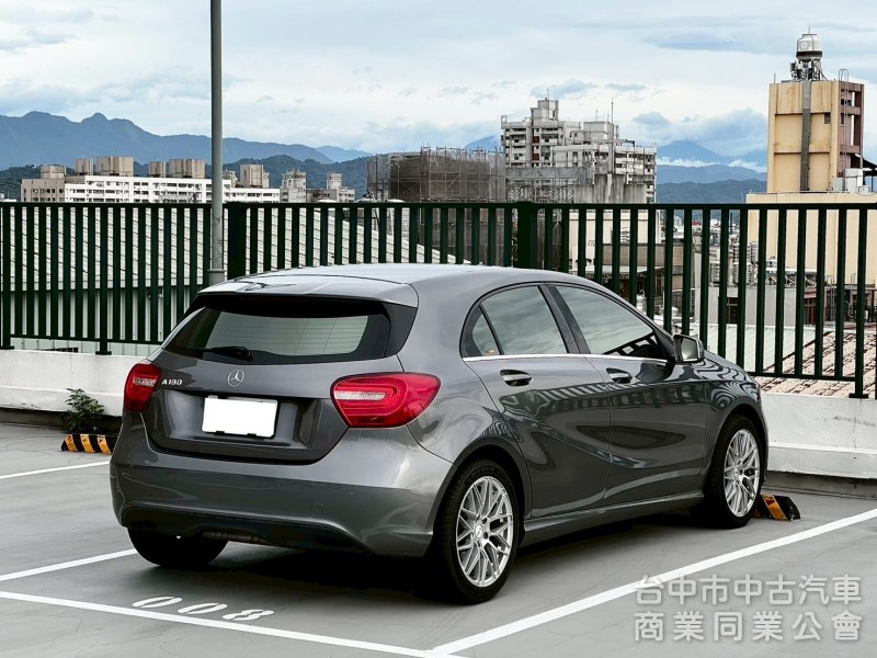 2015 A180 里程18.4萬 