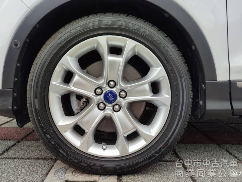2015年FORD KUGA2.0旗艦版 新車價119.8萬 年前特惠價 原漆原版件.挑戰全台最便宜.全景天窗.