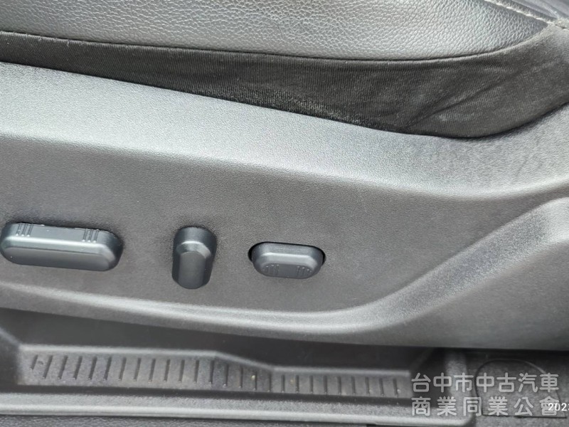 2015年FORD KUGA2.0旗艦版 新車價119.8萬 年前特惠價 原漆原版件.挑戰全台最便宜.全景天窗.