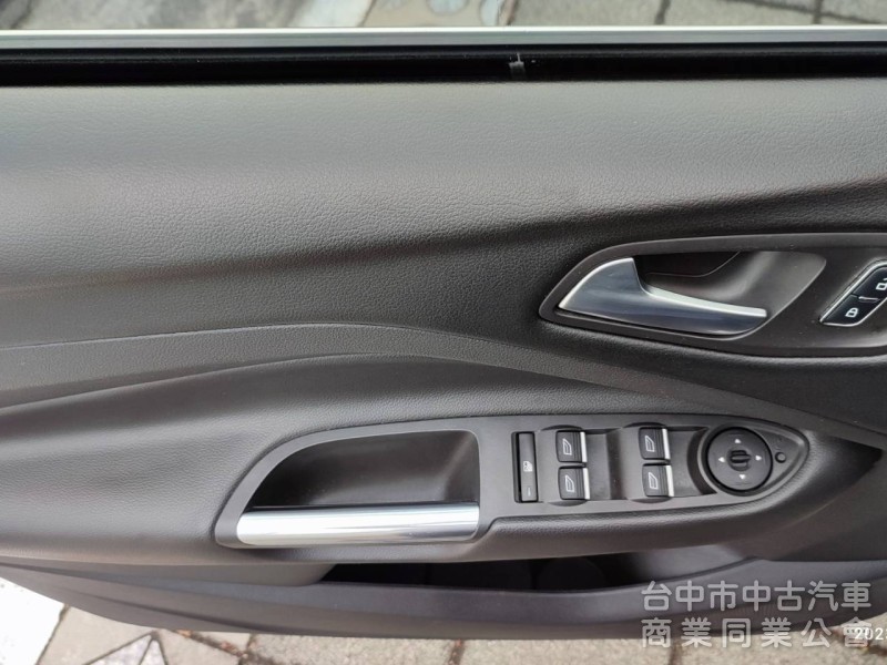 2015年FORD KUGA2.0旗艦版 新車價119.8萬 年前特惠價 原漆原版件.挑戰全台最便宜.全景天窗.
