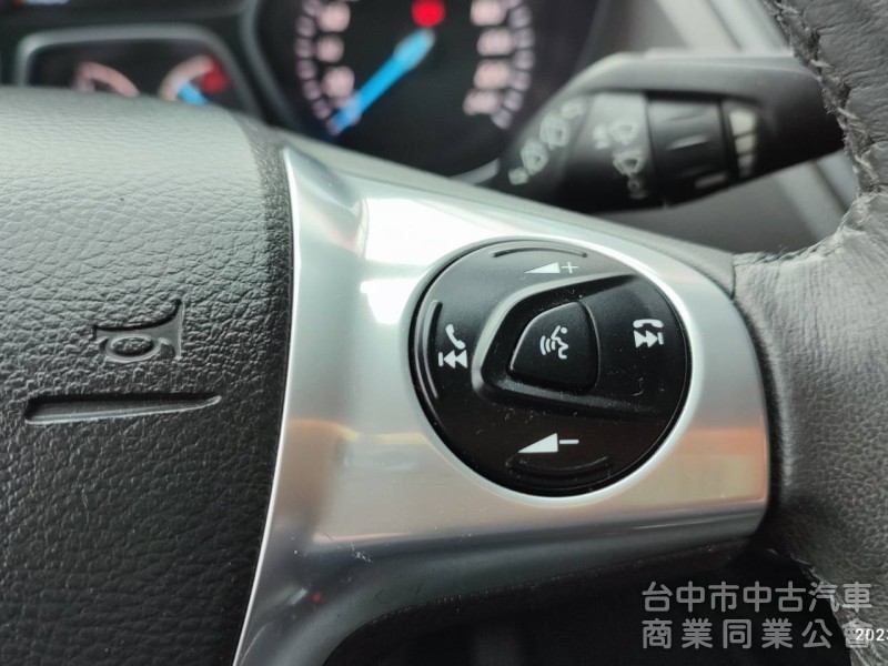 2015年FORD KUGA2.0旗艦版 新車價119.8萬 年前特惠價 原漆原版件.挑戰全台最便宜.全景天窗.