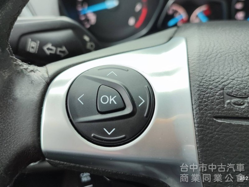 2015年FORD KUGA2.0旗艦版 新車價119.8萬 年前特惠價 原漆原版件.挑戰全台最便宜.全景天窗.