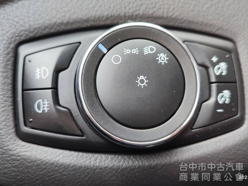 2015年FORD KUGA2.0旗艦版 新車價119.8萬 年前特惠價 原漆原版件.挑戰全台最便宜.全景天窗.