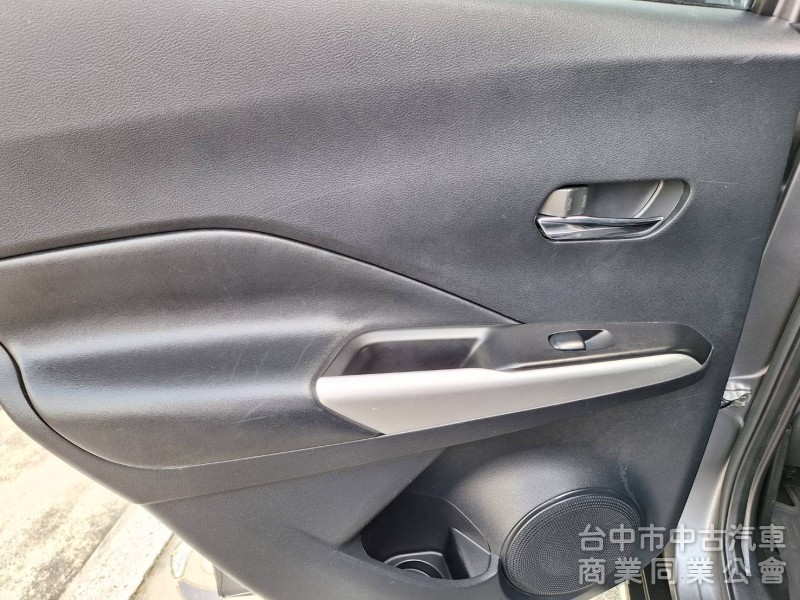 2019年式KICKS智型旗艦版.新車價81.5萬.福鎔汽車新上架.特別優惠40.8萬.僅此一部.快來搶購...
