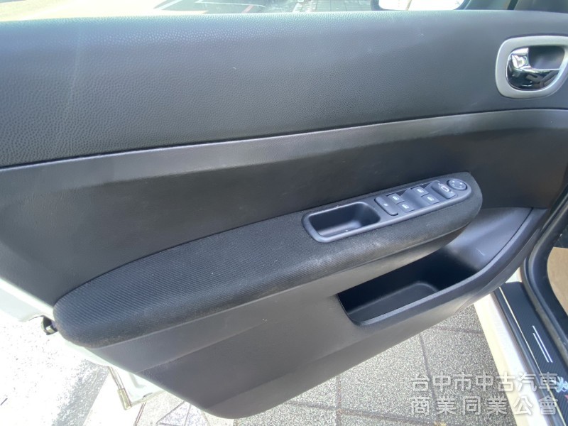 2005年式 PEUGEOT 307SW 2.0 稀有法式七人座轎旅車 定速系統 電動天窗 恆溫空調 便宜代步車首選