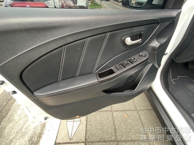 2016年 Luxgen  S3  1.6L 尊爵型 原鈑件 環景 定速 恆溫  倒車顯影 舒適安全 小資族首選代步款