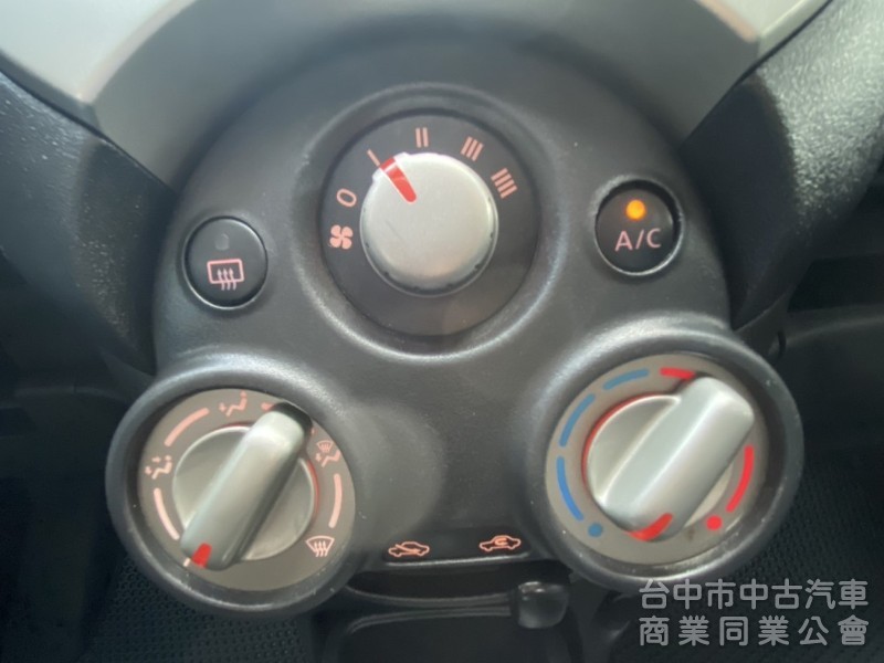 2018年 Nissan  March  1.5cc 傳奇版 原鈑件 外型圓潤可愛 小巧靈活 寬敞空間 最貼心的都市小車