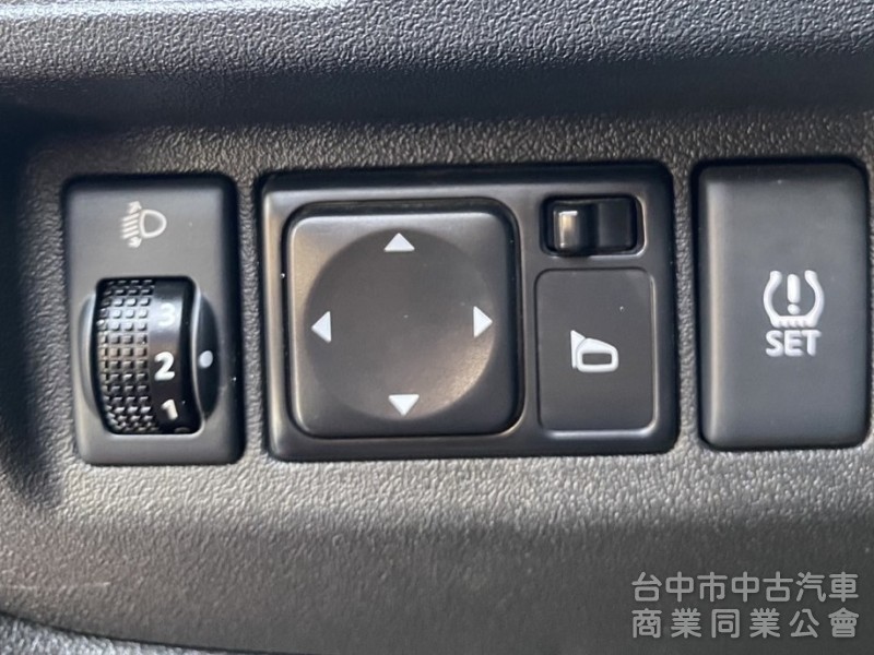 2018年 Nissan  March  1.5cc 傳奇版 原鈑件 外型圓潤可愛 小巧靈活 寬敞空間 最貼心的都市小車