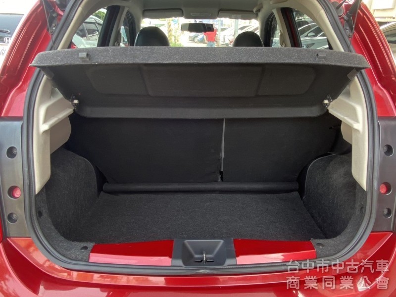 2018年 Nissan  March  1.5cc 傳奇版 原鈑件 外型圓潤可愛 小巧靈活 寬敞空間 最貼心的都市小車