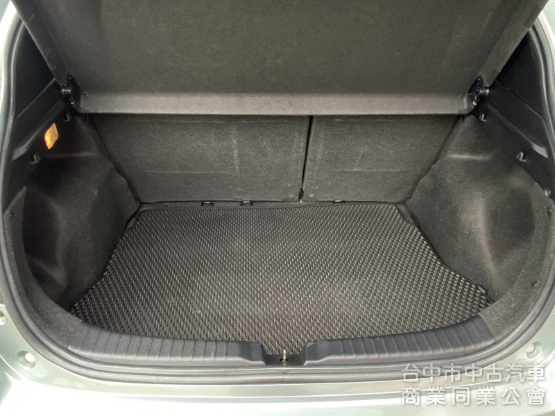 2018年式 TOYOTA  YARIS  1.5cc 豪華+版   I-KEY  影音螢幕 省油 空間大 熱門掀背車款