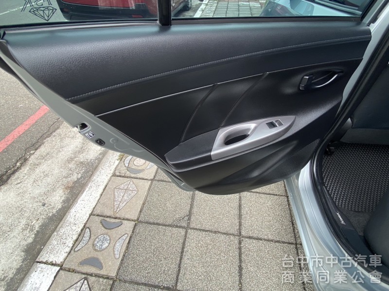 2018年式 TOYOTA  YARIS  1.5cc 豪華+版   I-KEY  影音螢幕 省油 空間大 熱門掀背車款