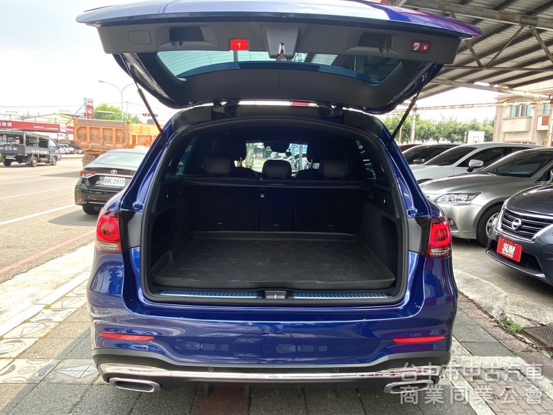 2021年式 M-BENZ GLC300 AMG 4MATIC 2.0 總代理 輕油電 僅跑5萬公里 最暢銷德系休旅車
