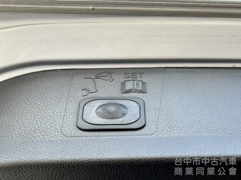 2013年 FORD KUGA 1.6 時尚經典型 原鈑件 全景天窗 電尾門 渦輪增壓 舒適與安全性兼具運動休旅