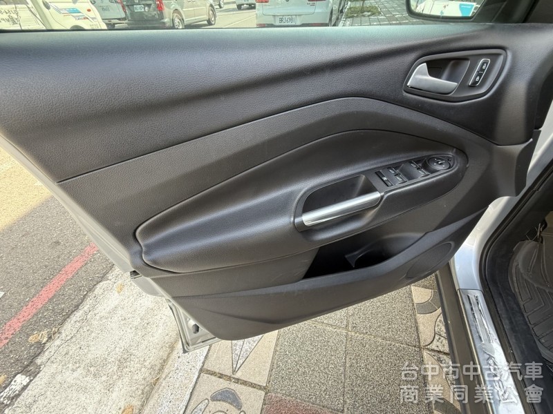 2013年 FORD KUGA 1.6 時尚經典型 原鈑件 全景天窗 電尾門 渦輪增壓 舒適與安全性兼具運動休旅
