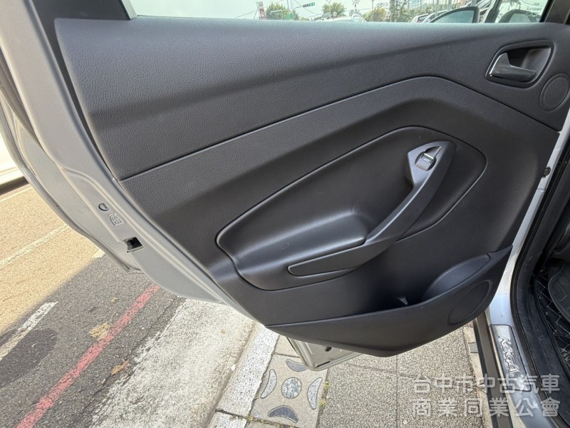 2013年 FORD KUGA 1.6 時尚經典型 原鈑件 全景天窗 電尾門 渦輪增壓 舒適與安全性兼具運動休旅