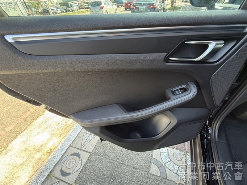 2015年式 保時捷 Macan S 2.0T 總代理 認證車 只跑11萬公里 奢豪霸氣 高貴不貴 免百萬輕鬆入主