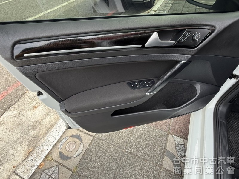 2015年 福斯  GOLF  1.4  TSI  渦輪增壓 恆溫 I-Key 省油省稅 大馬力 適合小家庭首選車款