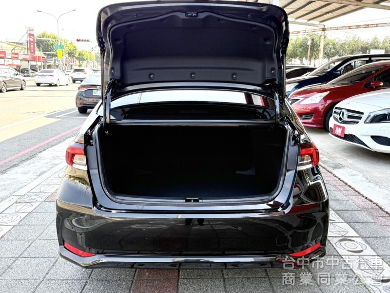 2022年 Toyota Altis 1.8 豪華型 僅跑1萬公里 原廠保固中 原鈑件 ACC 恆溫 定速 國產熱銷車款