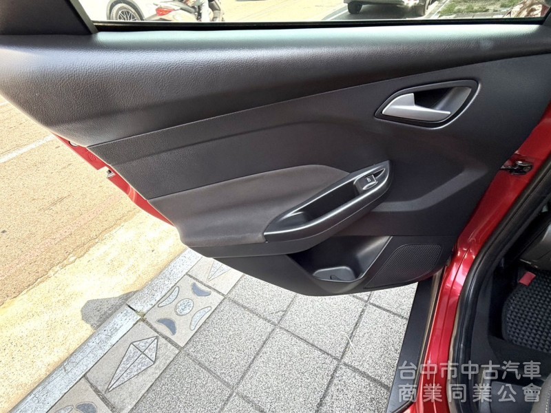 2013年 FORD Focus 5D 1.6 汽油時尚型 認證車 雙區恆溫 循跡防滑 空間大 高CP值的都會代步小車