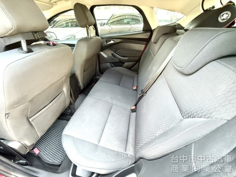 2013年 FORD Focus 5D 1.6 汽油時尚型 認證車 雙區恆溫 循跡防滑 空間大 高CP值的都會代步小車