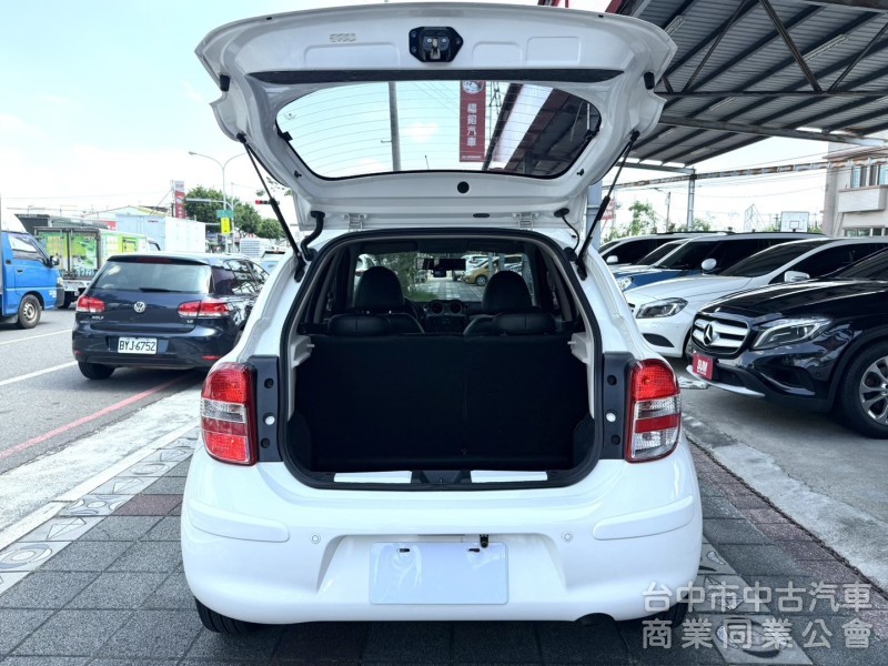 2015年 Nissan March 1.5 傳奇版 原鈑件 衛星導航 倒車顯影 加值安卓機 外型可愛 城市代步小車