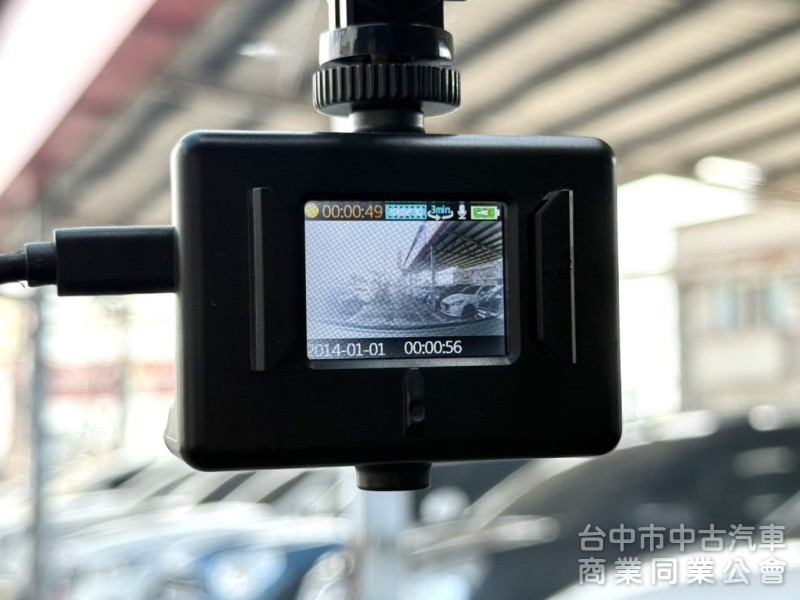 2012年 TOYOTA INNOVA 2.0 自排 J版 原鈑件 只跑8萬公里 衛星導航 加裝皮椅 鋁圈 客貨兩用車
