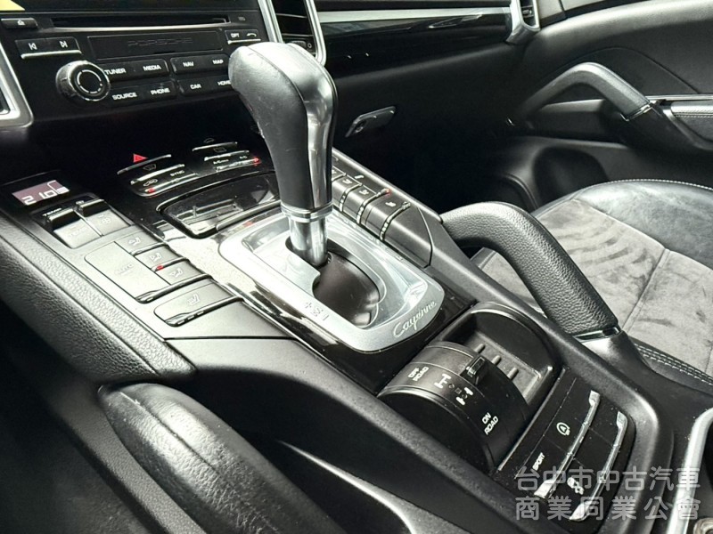 2017年式 Porsche Cayenne 3.6 白金限定版 總代理 原鈑件 個人化精裝選配 強悍的性能 暢快隨行