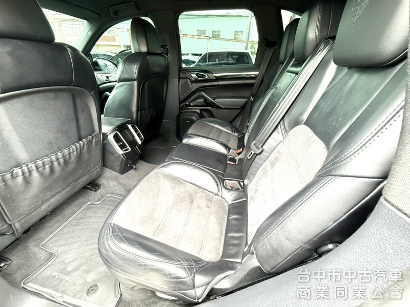 2017年式 Porsche Cayenne 3.6 白金限定版 總代理 原鈑件 個人化精裝選配 強悍的性能 暢快隨行