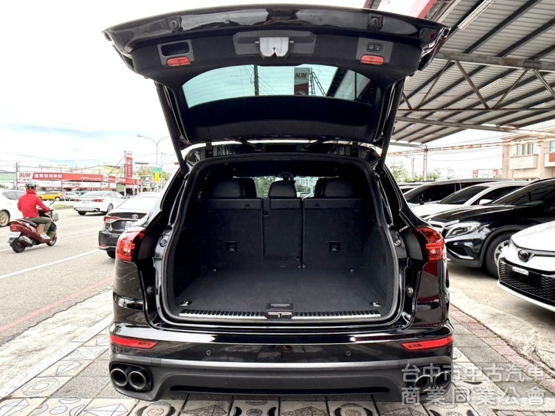 2017年式 Porsche Cayenne 3.6 白金限定版 總代理 原鈑件 個人化精裝選配 強悍的性能 暢快隨行