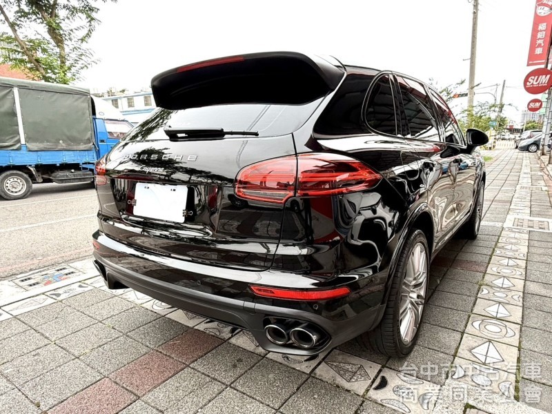 2017年式 Porsche Cayenne 3.6 白金限定版 總代理 原鈑件 個人化精裝選配 強悍的性能 暢快隨行