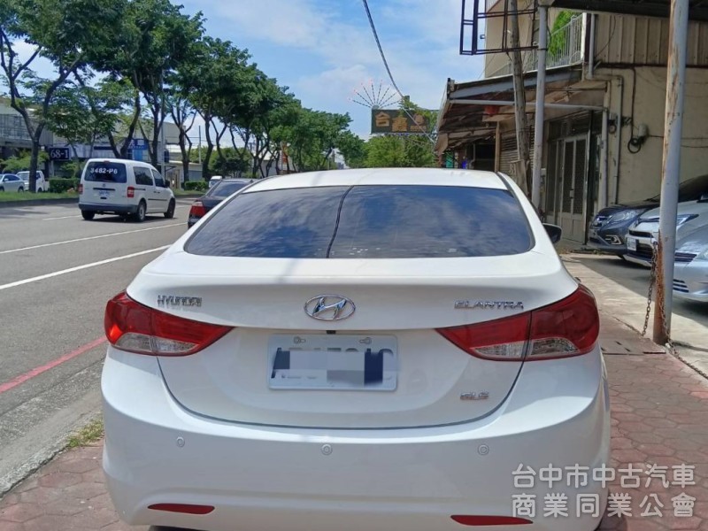 2013年 Hyundai Elantra 1.8 GLS 豪華型 原鈑件 雙區恆溫 影音 倒車顯影 漂亮認證車 可全貸