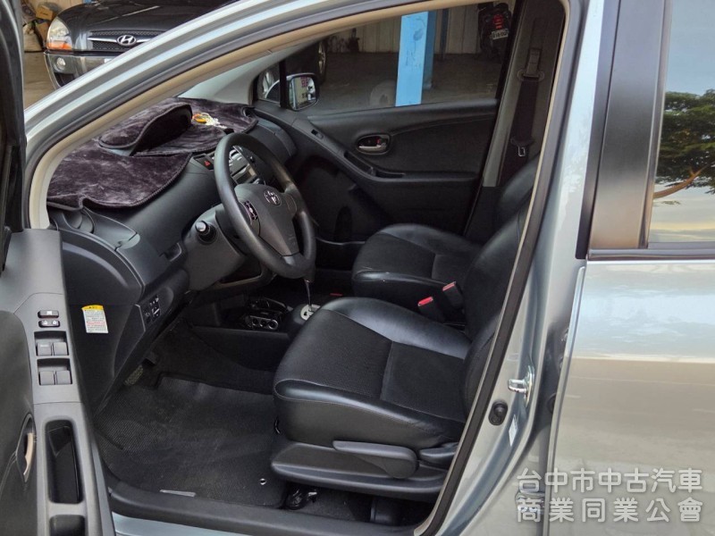 2011年 TOYOTA Yaris 1.5 G版 超低里程 僅跑8萬公里 恆溫 方向盤快撥鍵 經典不敗 代步車首選